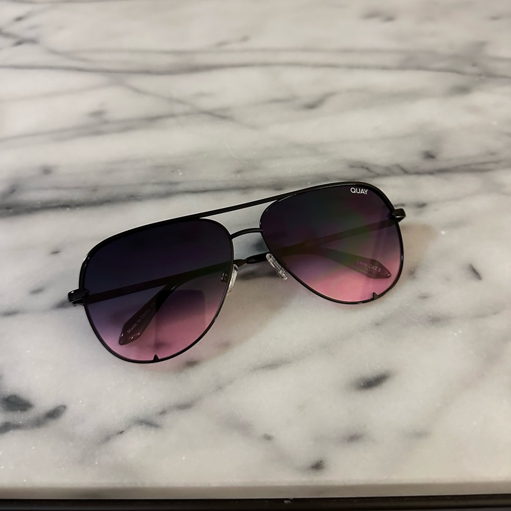 Never worn quay aviators